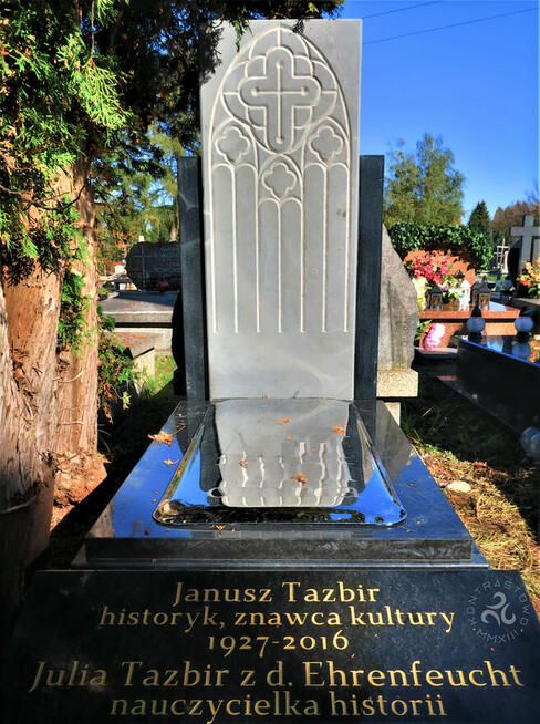 Nagrobki Artystyczne, Pomniki