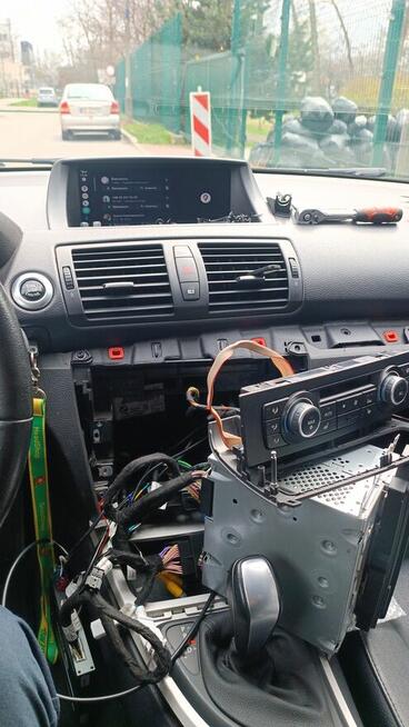 Montaż kamery cofania czujników parkowania radia Android