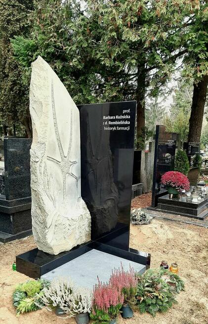 Nagrobki Artystyczne, Pomniki