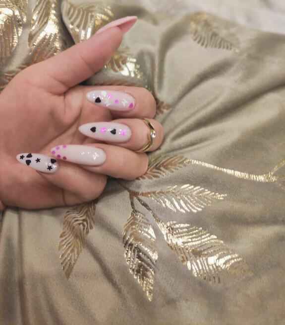 Stylistka paznokci /zagęszczanie i przedłużanie włosów