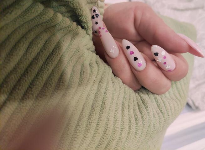 Stylistka paznokci /zagęszczanie i przedłużanie włosów