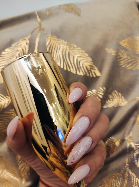 Stylistka paznokci /zagęszczanie i przedłużanie włosów