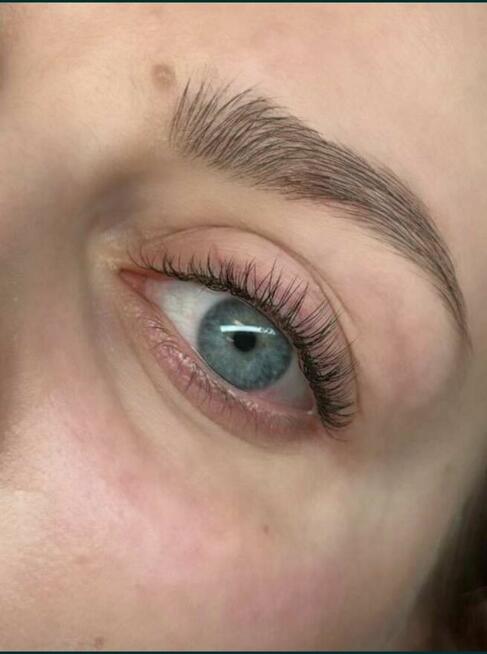 Stylizacja rzęs przedłużenie rzęs