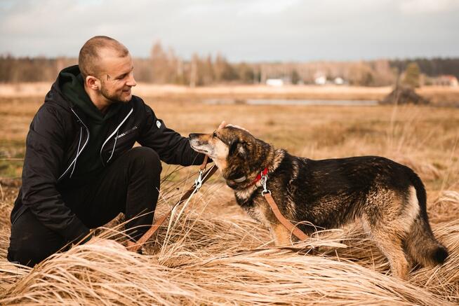 Sara jest z nami 6 lat. Ma za sobą powrót z nieudanej adopcj