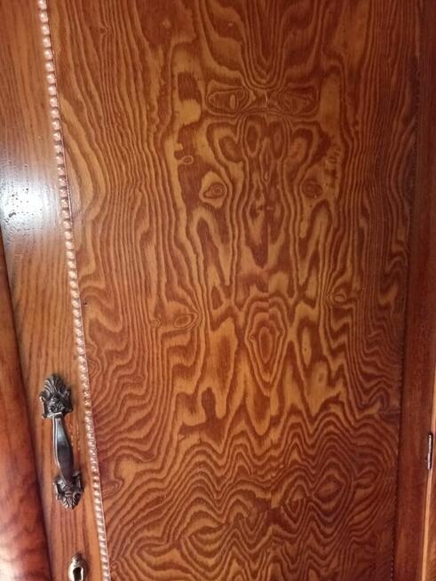 Sprzedam antyczną szafę