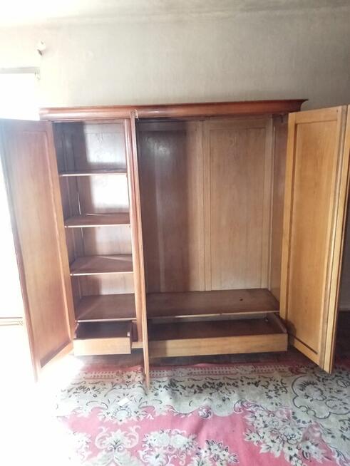 Sprzedam antyczną szafę