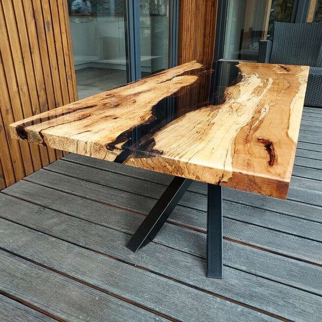 Stół z żywicy epoksydowej