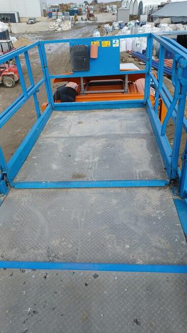 Podnośnik nożycowy GENIE GS-5390 diesel 4x4 - 18 m - WYNAJEM