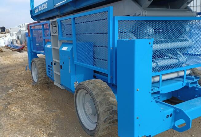 Podnośnik nożycowy GENIE GS-5390 diesel 4x4 - 18 m - WYNAJEM