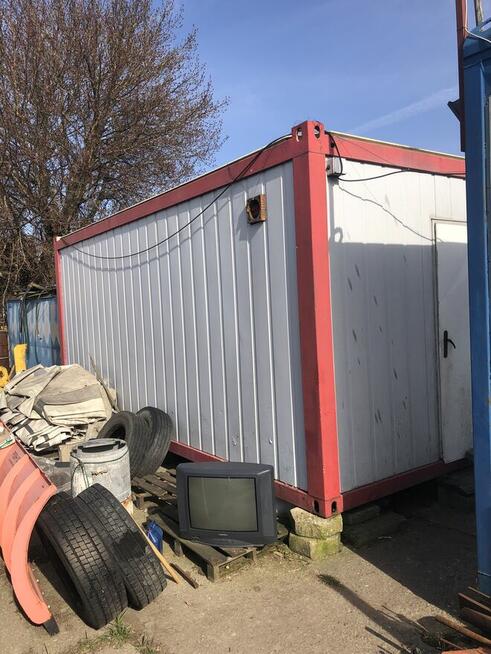 Kontener na działkę na budowe