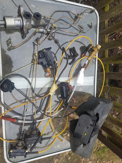 wałki rozrządu mercedes w126 4200 SE 1986 r.