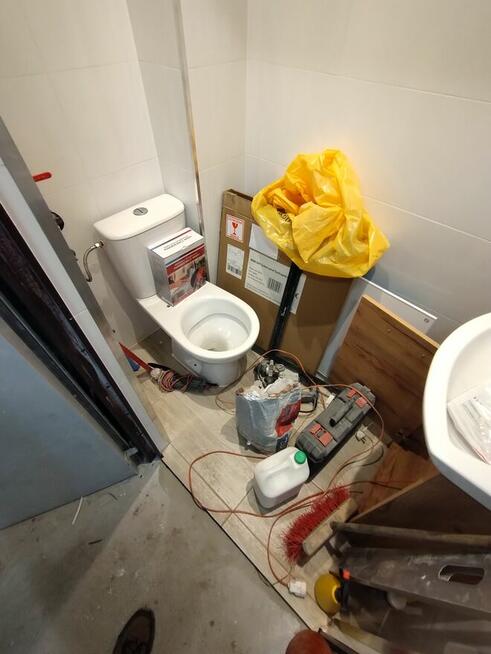 Wynajmę garaż z poddaszem 70m2 pod legionowem.