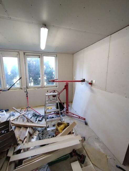 Wynajmę garaż z poddaszem 70m2 pod legionowem.