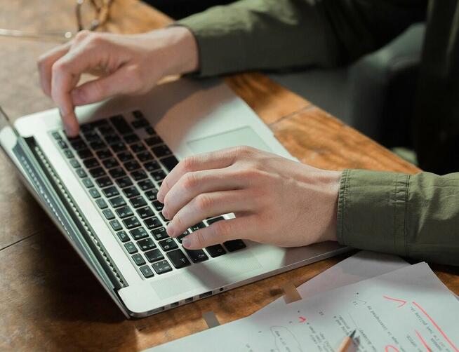 Ghostwriter, pisarz, tłumacz, także stron internetowych