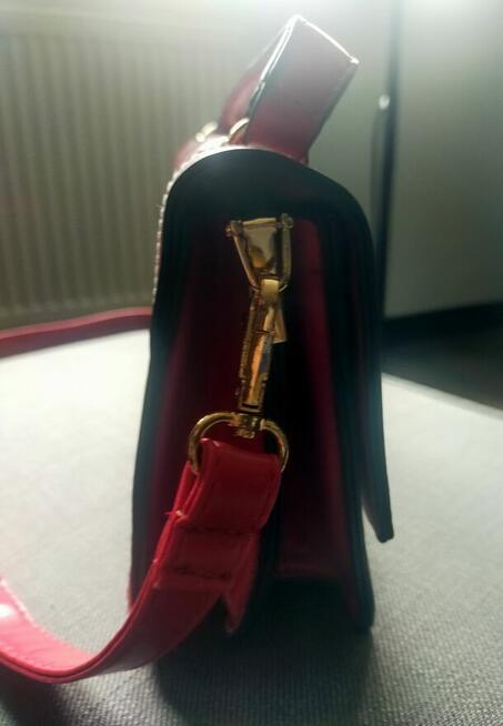 Czerwona torebka w bardzo dobrym stanie, urokliwa