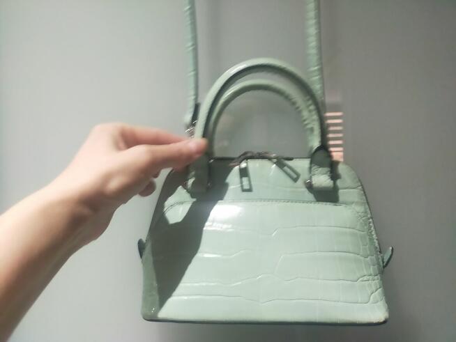 Torebka w kolorze miętowym marki ZARA, stan idealny