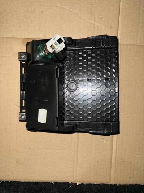 Schowek Popielniczka Tunelu Środkowego Skoda Superb II 3T085