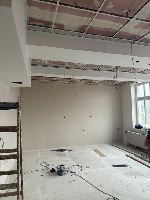 Doświadczony budowlaniec szuka pracy za granicą