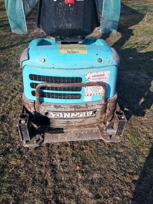 Minikoparka yanmar b08