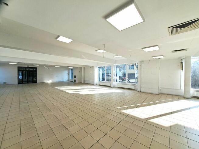 Lokal handlowo-usługowy 340 mkw. na parterze w Sanoku