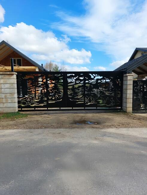 Brama skrzydłowa CNC -Wahadłowa - wilki las+ Furtka+ 3 słupy
