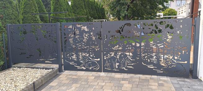 Brama przesuwna 4m Wilki las + furtka –malowana proszkowo