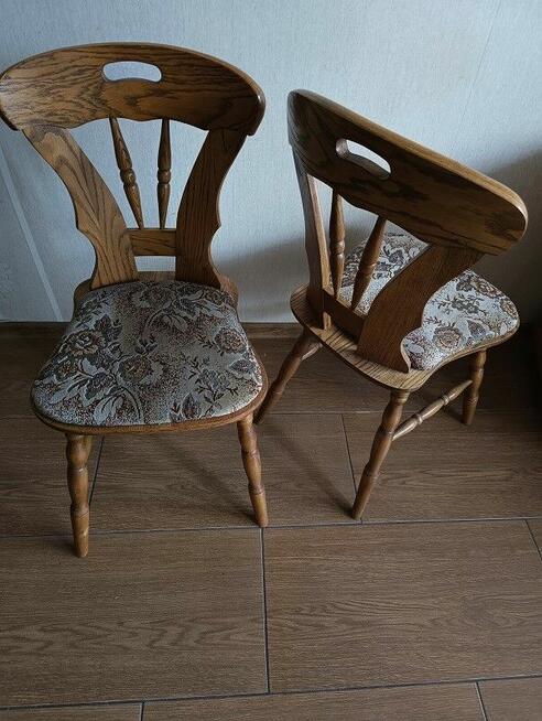 Krzesła z litego dębu – klasyczny styl, solidne wykonanie!