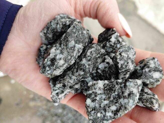 Kamień ozdobny GRYS SJENITOWY GRANODIORYT ciemno-szary - 16-