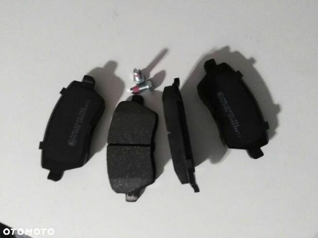 KLOCKI HAMULCOWE PRZOD NISSAN MICRA K12 RENAULT CLIO III