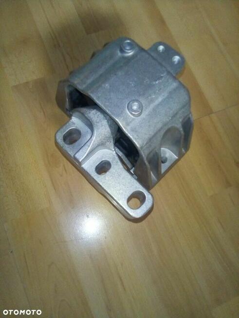 Poduszka silnika P AUDI A3 80 1.6 SKODA Octavia 1.6 90 SZT