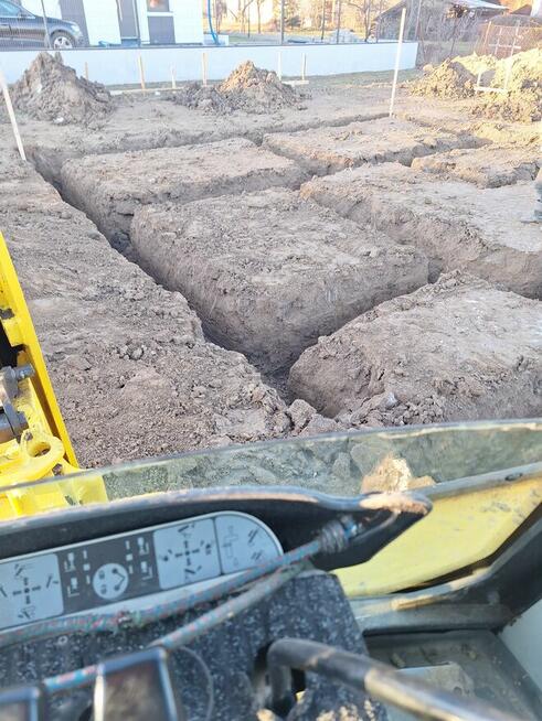 Usługi koparko-ładowarką koparką