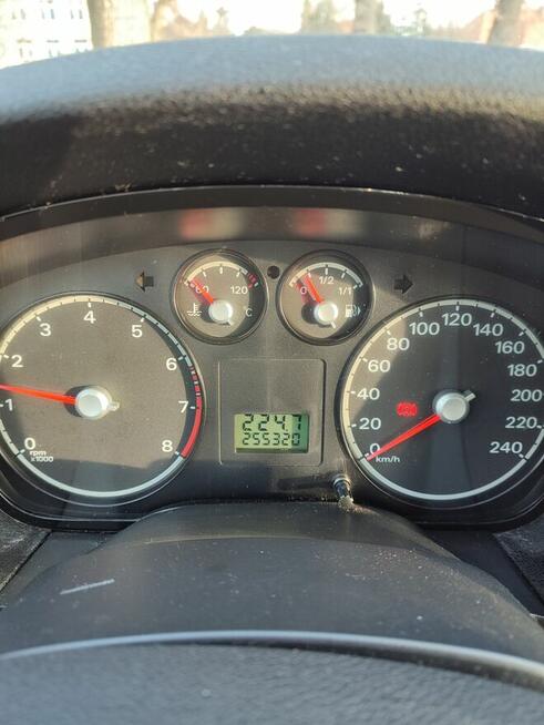 Syndyk sprzeda Ford Focus 2006 r.