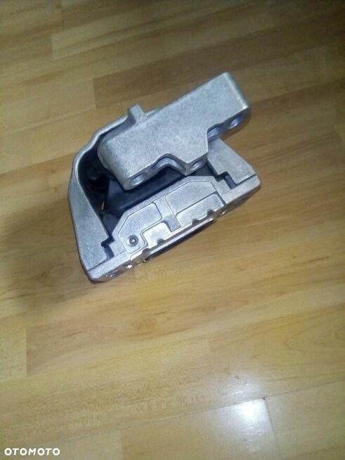 Poduszka silnika P AUDI A3 80 1.6 SKODA Octavia 1.6 90 SZT