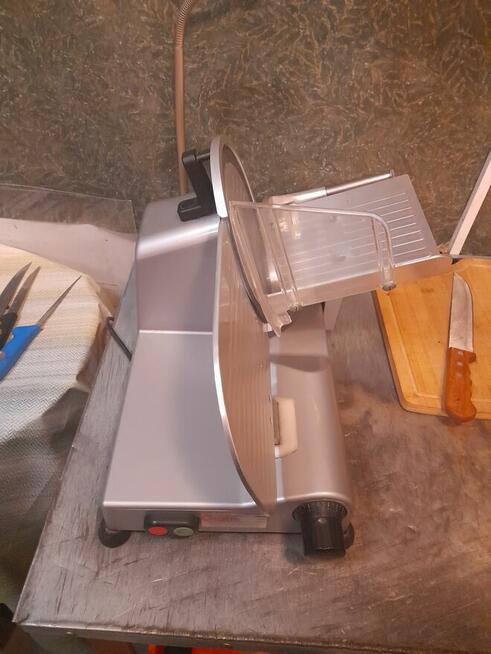 Sprzedam krajalnica do wędlin. Cena 400 zł. Do negocjacji.