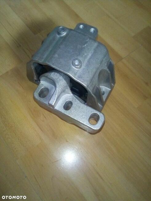 Poduszka silnika P AUDI A3 80 1.6 SKODA Octavia 1.6 90 SZT