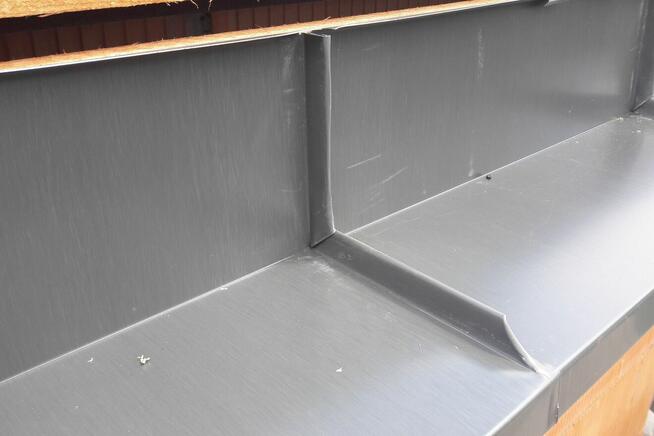 Obróbki blacharskie na rąbek, profilowanie blachy.