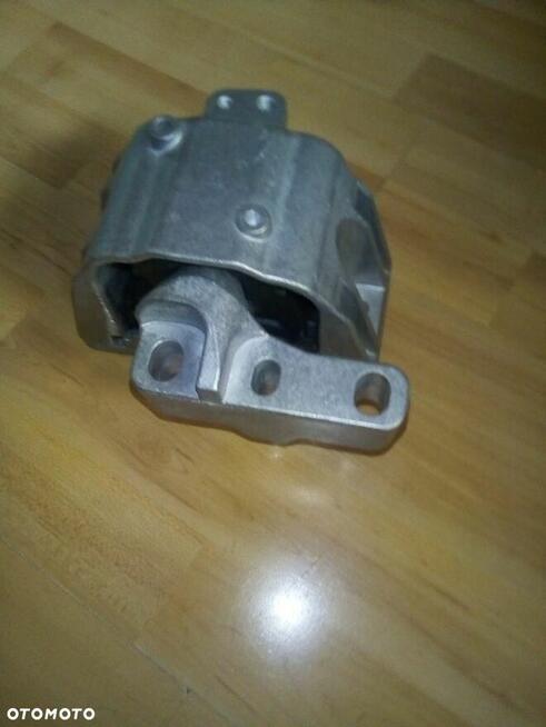 Poduszka silnika P AUDI A3 80 1.6 SKODA Octavia 1.6 90 SZT