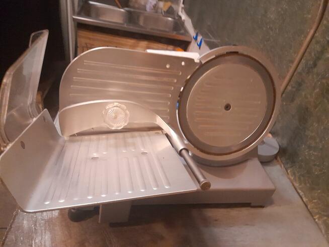 Sprzedam krajalnica do wędlin. Cena 400 zł. Do negocjacji.