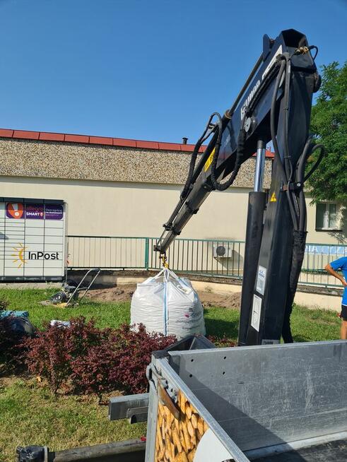 Usługi żurawiem mobilnym - auta z dźwigami HDS