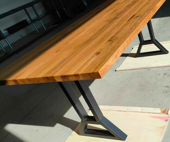 stół dębowy stelaż nogi metalowe loft industrialny z sękami