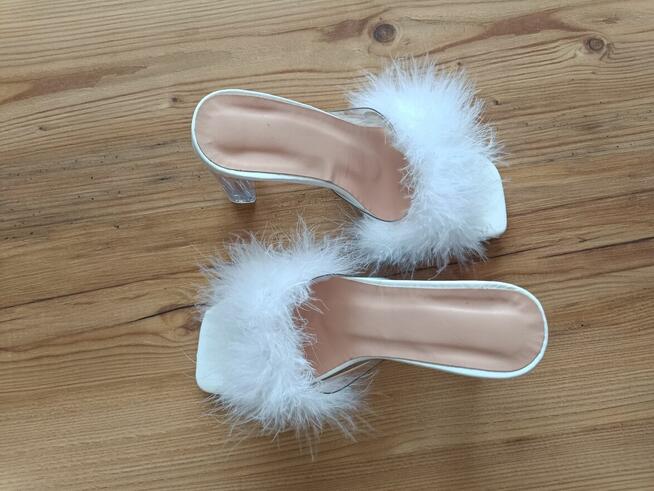 Buty damskie na obcasie