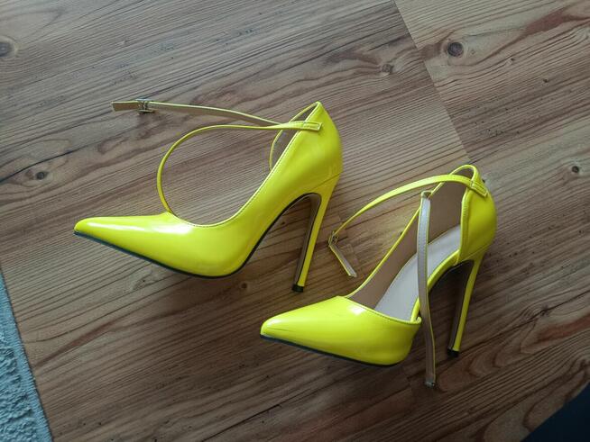 Buty damskie na obcasie