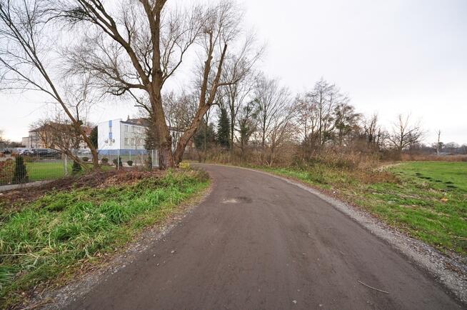 Działka na sprzedaż bud.-usług. 27 ar. Niemodlin