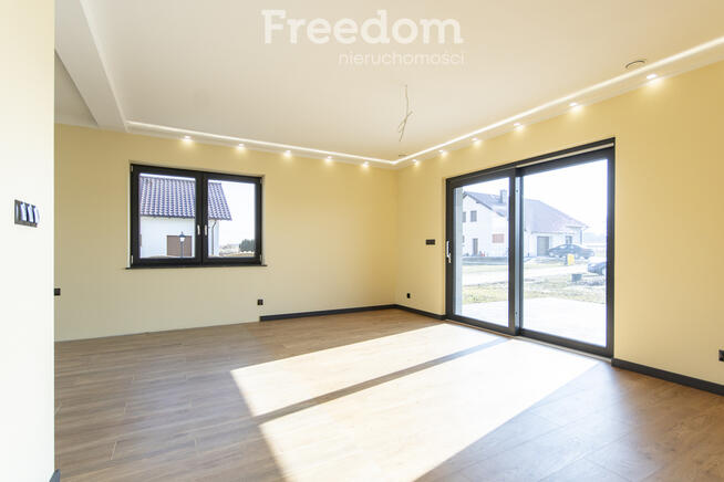 Nowoczesny dom parterowy z fotowoltaiką