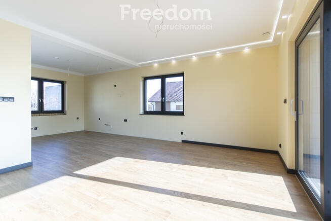 Nowoczesny dom parterowy z fotowoltaiką