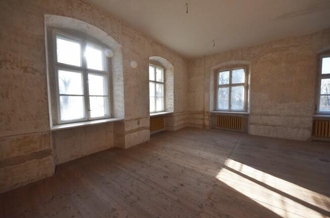 Na wynajem Barokowy Dwór Biskupice, Opolskie.