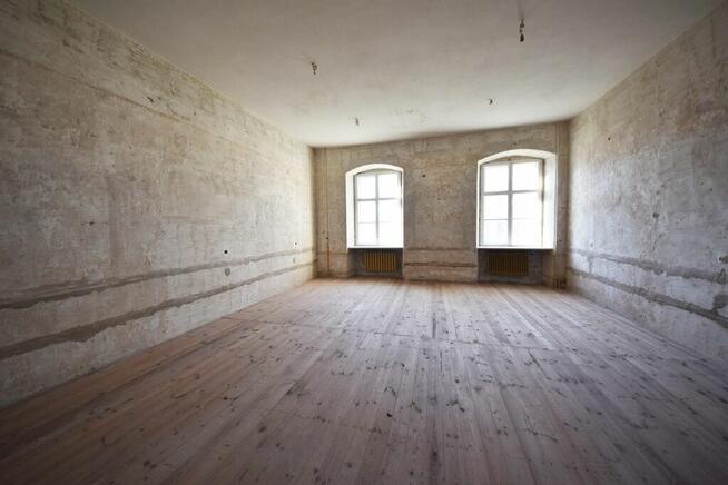 Na wynajem Barokowy Dwór Biskupice, Opolskie.