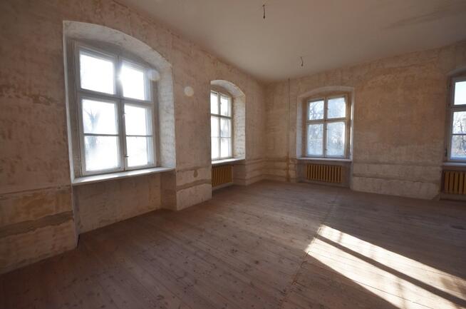 Na Sprzedaż Barokowy Dwór Biskupice, Opolskie.