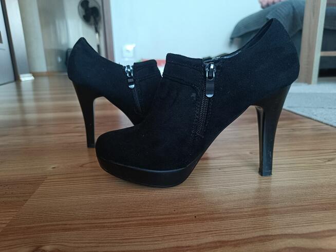 Buty damskie na obcasie