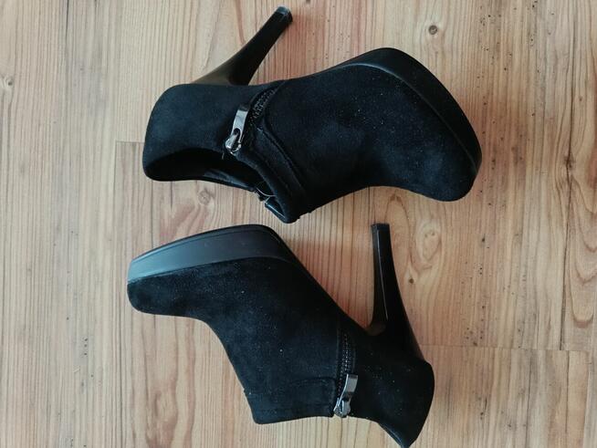 Buty damskie na obcasie